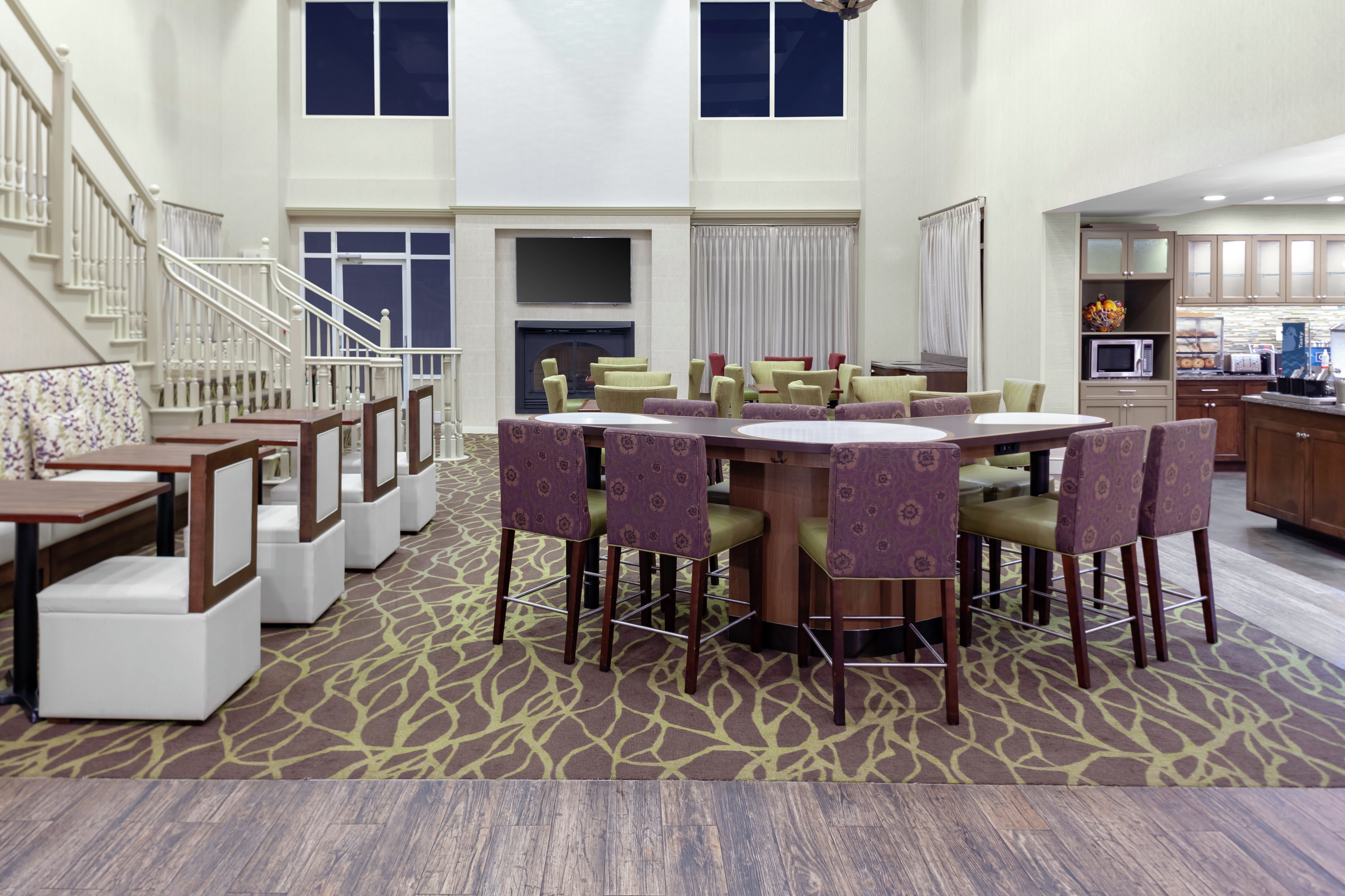 Lobby Dining Area Seating