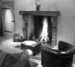 พื้นที่หย่อนใจส่วนตัวในฟาร์มเฮาส์พร้อมเตาผิง