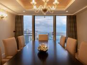 Presidential Vista Suite With Dining Table