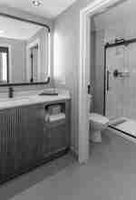 Suite bathroom with shower