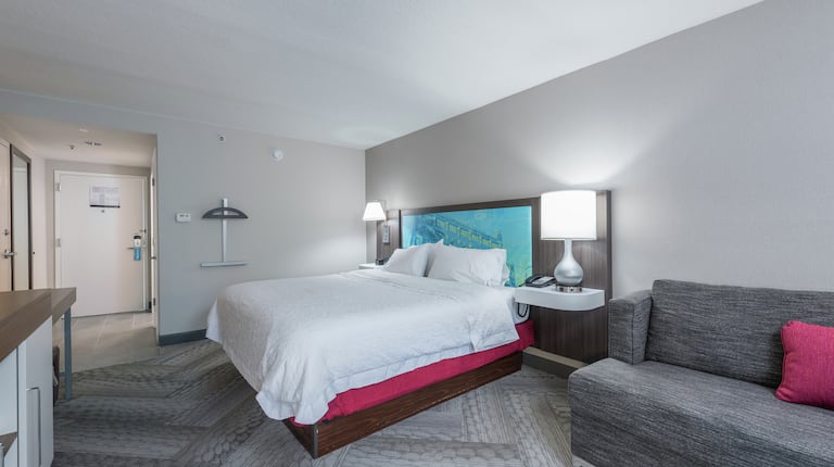 Tempat Tidur King dengan Sofa Tidur