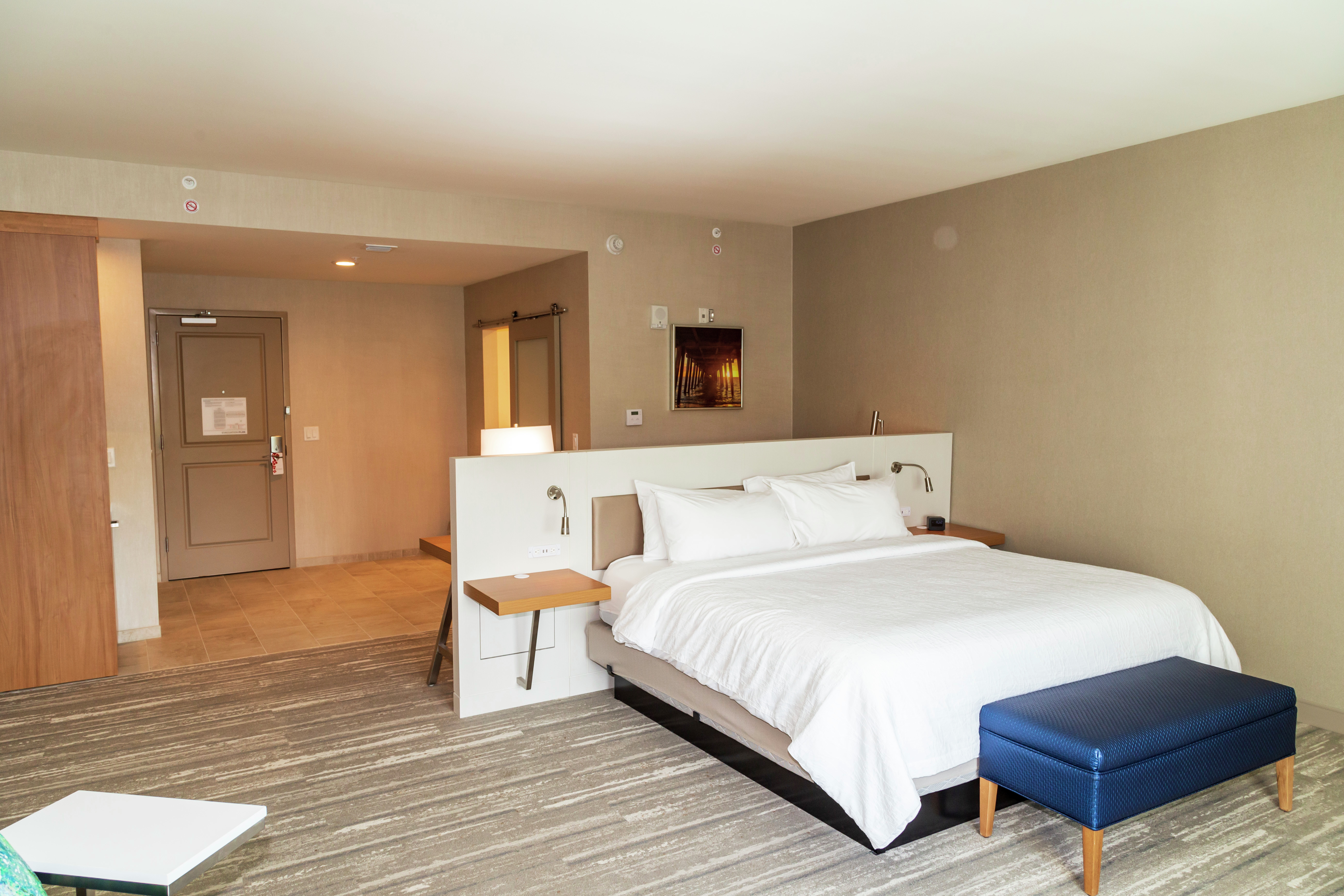 King Premium Guestroom with Bed
