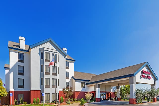 Hampton Inn & Suites Tulsa-Woodland Hills hotel exterior