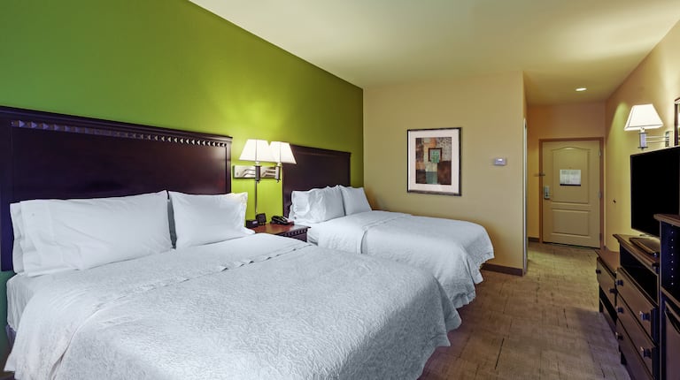 Double Queen Guestroom