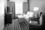 Sala de estar de la suite con cama King