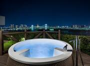 Guest Suite Outdoor Hut Tub Terrace Suite at Night with City Skyline View