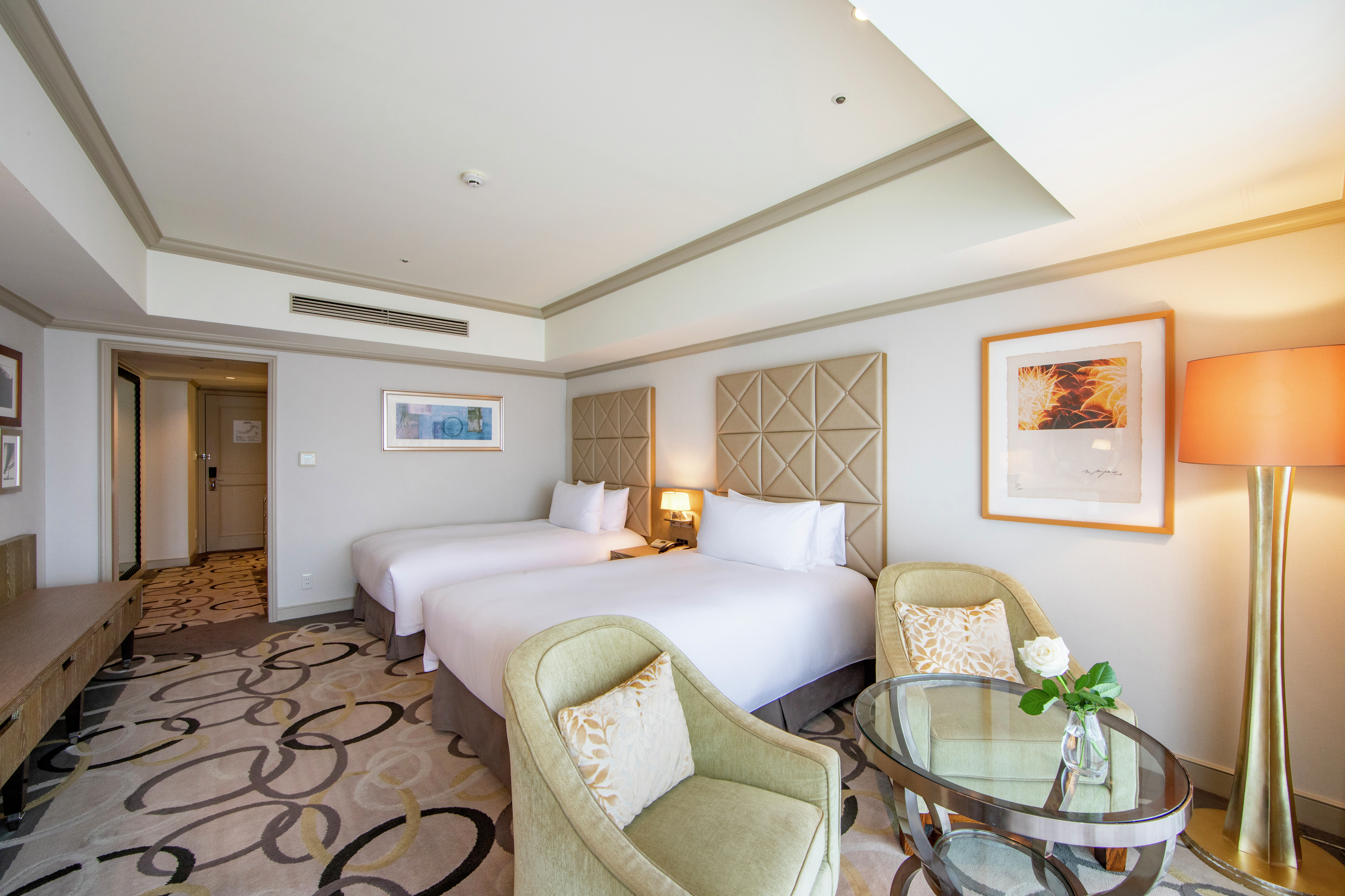 Twin Premium Deluxe Guestroom with Two Beds and Lounge Area
