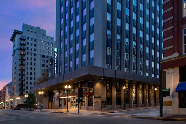 Embassy Suites by Hilton Knoxville Downtown hotel exterior