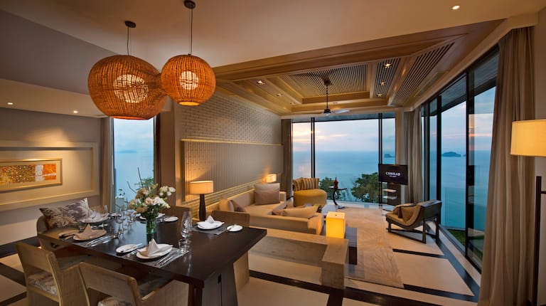 Ruang Tamu Suite dengan Pemandangan Laut