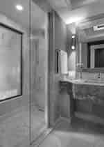 Area Meja Rias Kamar Mandi dan Pancuran