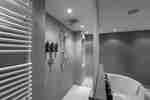Suite - Bagno con vasca e doccia