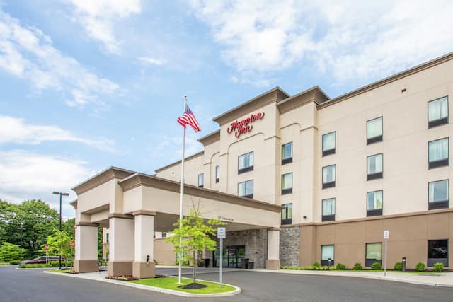 Hampton Inn Hotel Exterior with Flag