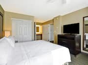 Suite King Bed
