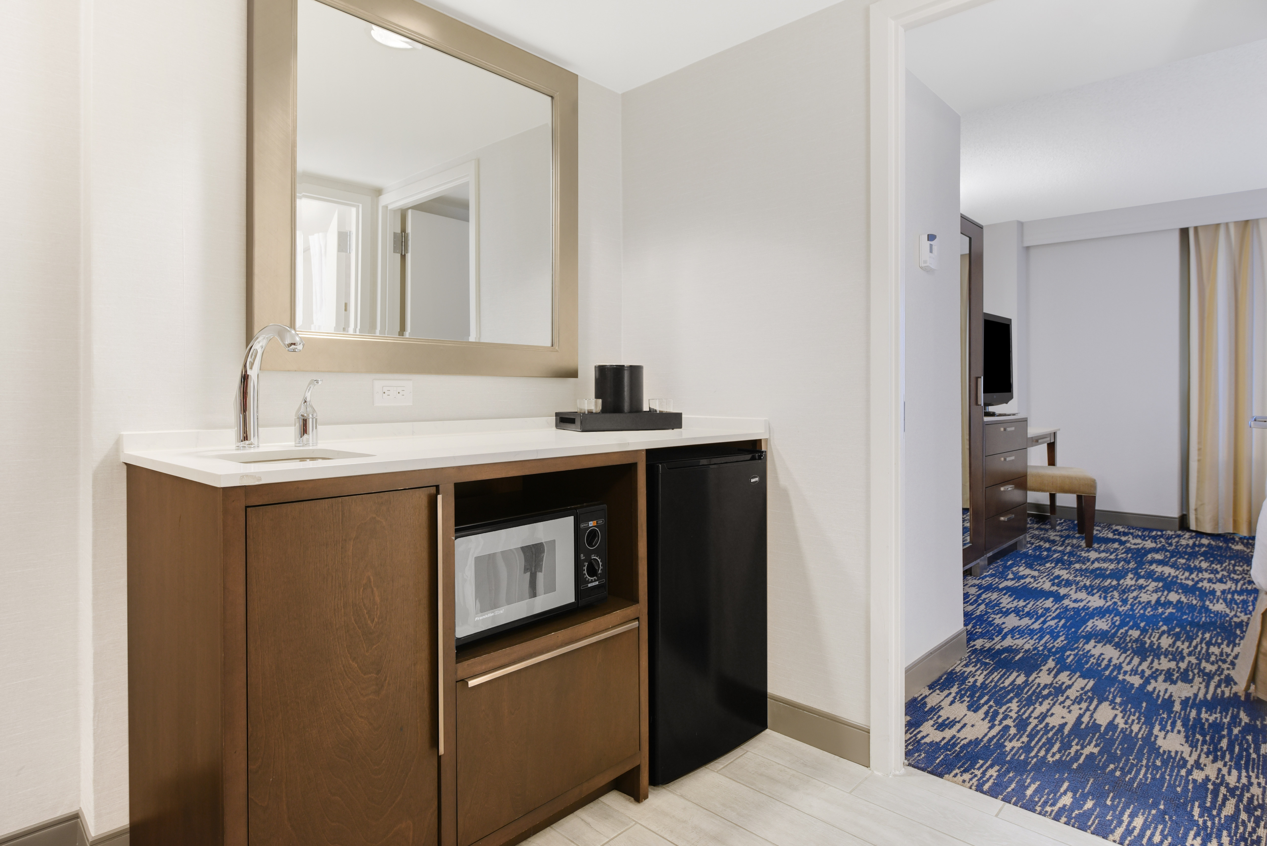  Suite Wet Bar with Microwave and Mini Fridge