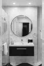 客房梳妝台區連圓形鏡子