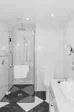 客房內浴室連淋浴間