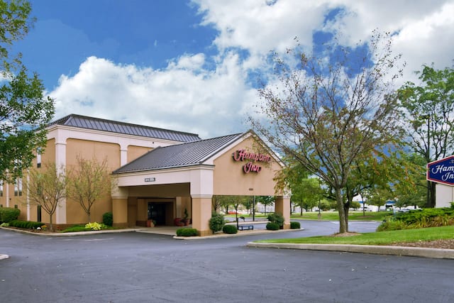 Hampton Inn Wooster Hotel Exterior