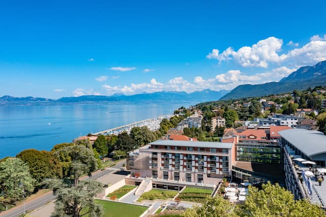 Aerial Photo of Hotel Exterior and Lake View