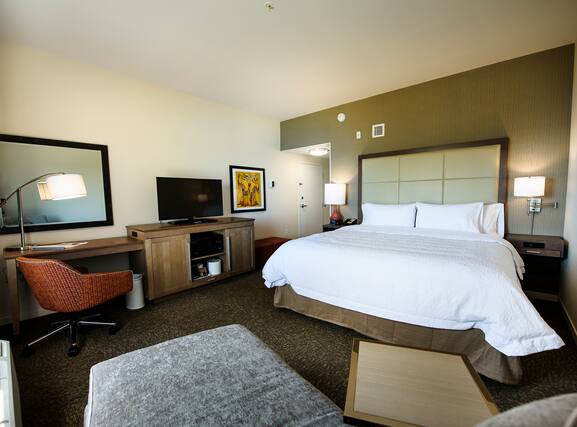 Hampton Inn and Suites by Hilton Truro - Image3