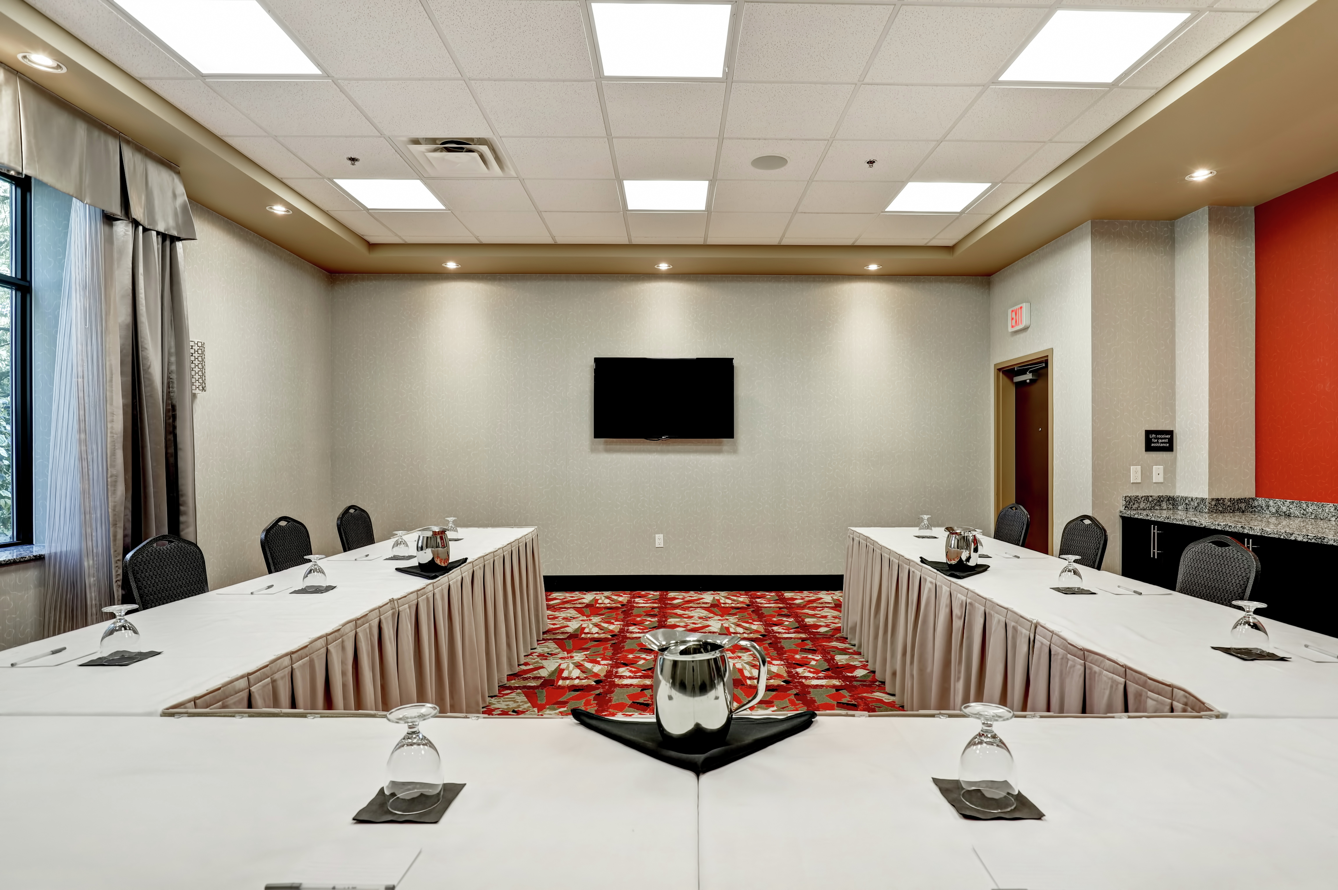 Cultus Meeting Room with U-Shape Setup