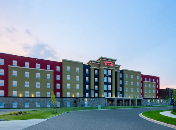 Hampton Inn & Suites by Hilton Edmonton St. Albert - Image1