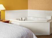 Whirlpool in Guest Room