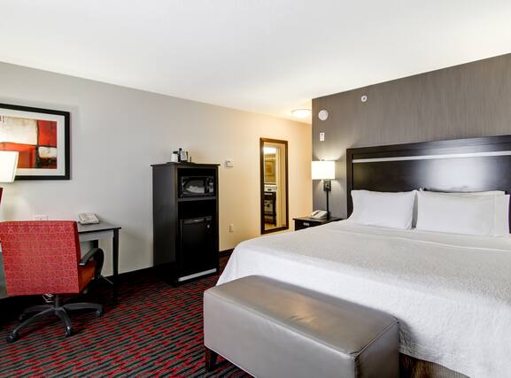 Hampton Inn and Suites by Hilton Red Deer - Image3