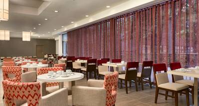 DoubleTree by Hilton Hotel Toronto Airport West, CN - Restaurants