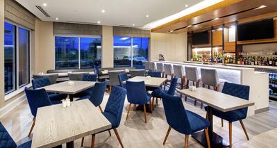 Dining Tables and Bar Seating in Garden Grille & Bar