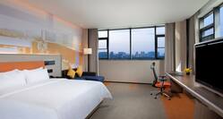 King Suite with City View HDTV Work Desk and Sofa 