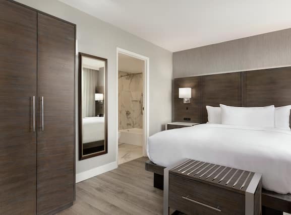 Embassy Suites by Hilton Montreal Airport - Image3
