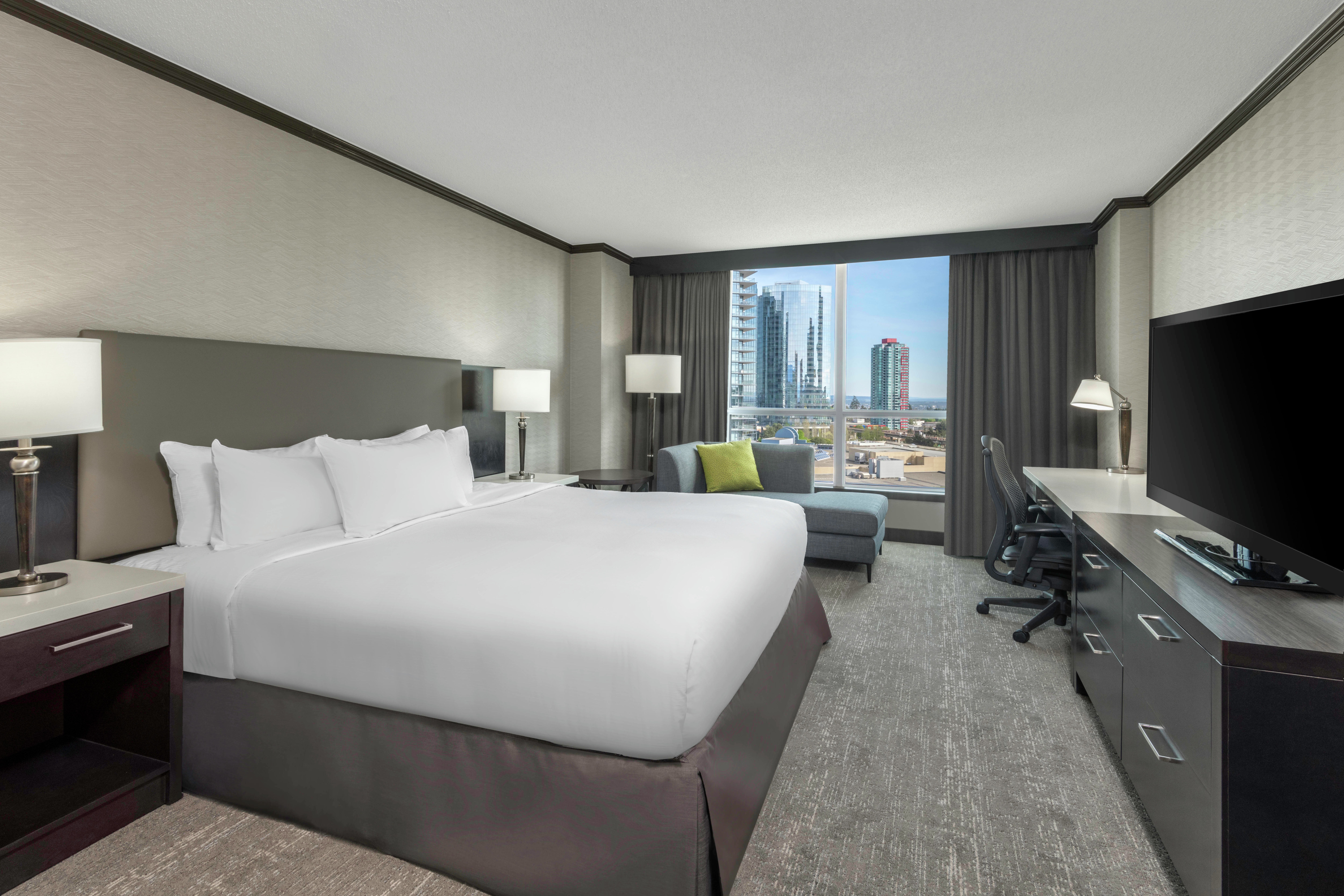  King-Sized Bed in Deluxe Room with City View