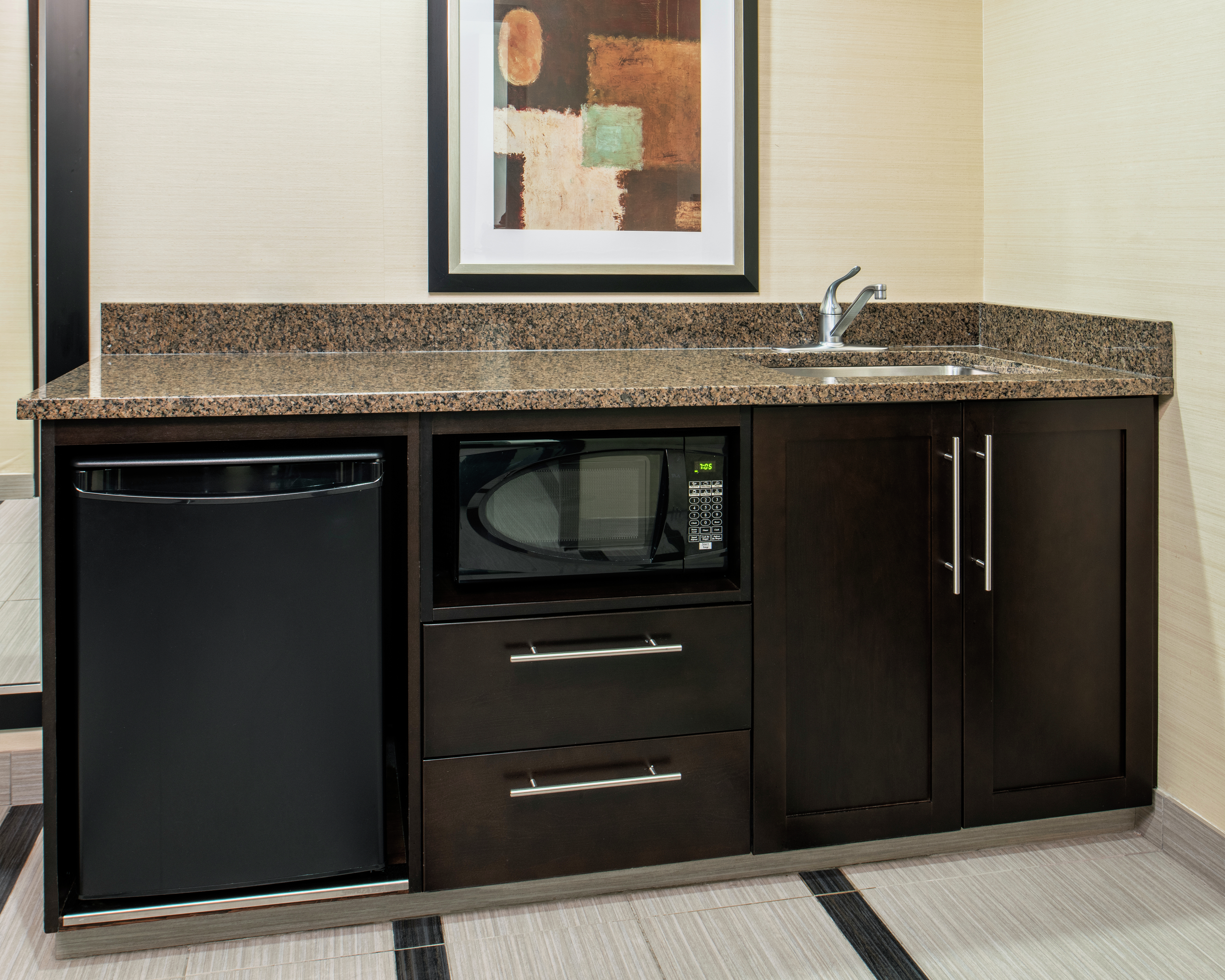Jacuzzi Suite Bar Counter with Microwave