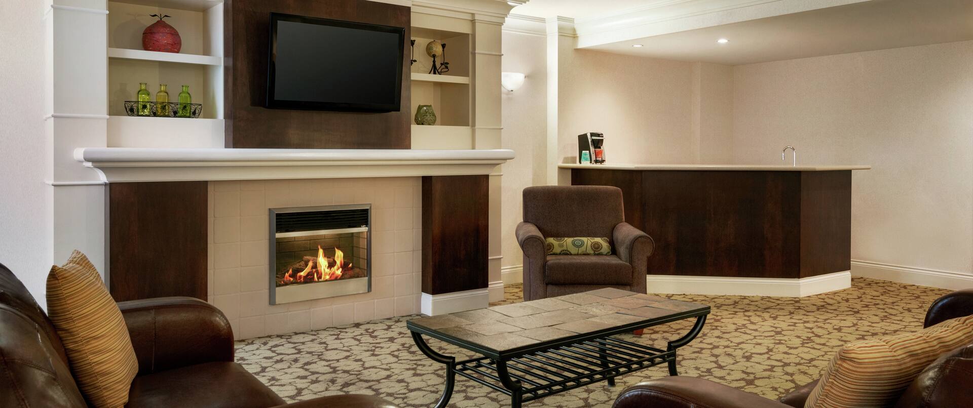 1 Bedroom Fireplace Whirlpool Suite