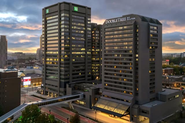 Außenansicht der Hotelgebäude