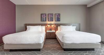 Accessible Double Queen Guestbeds